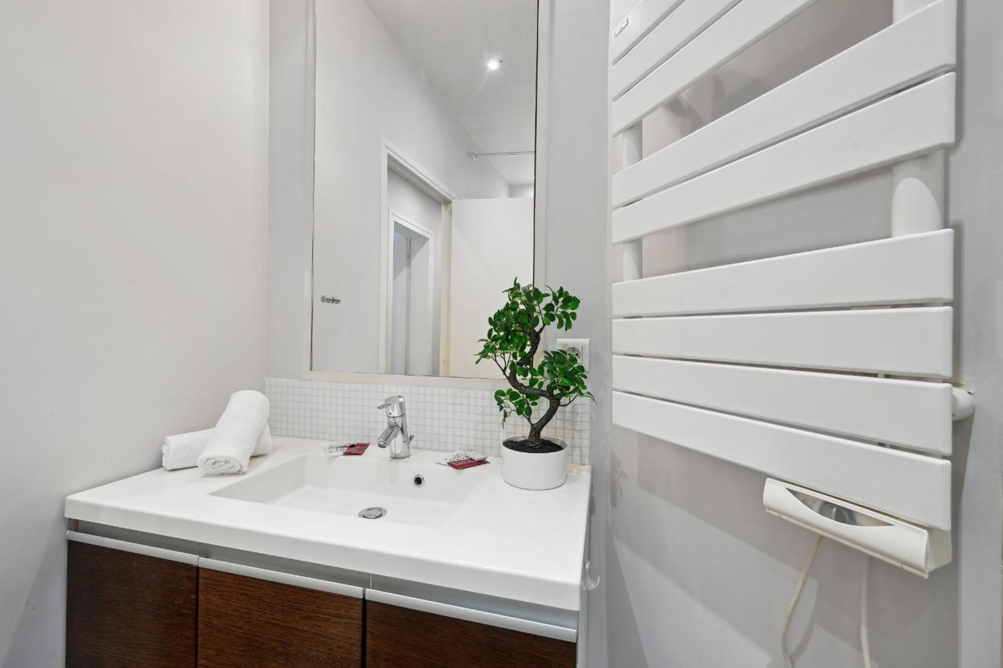 Champs-Elysees & Arc De Triomphe - Cityapartmentstay Parigi Esterno foto