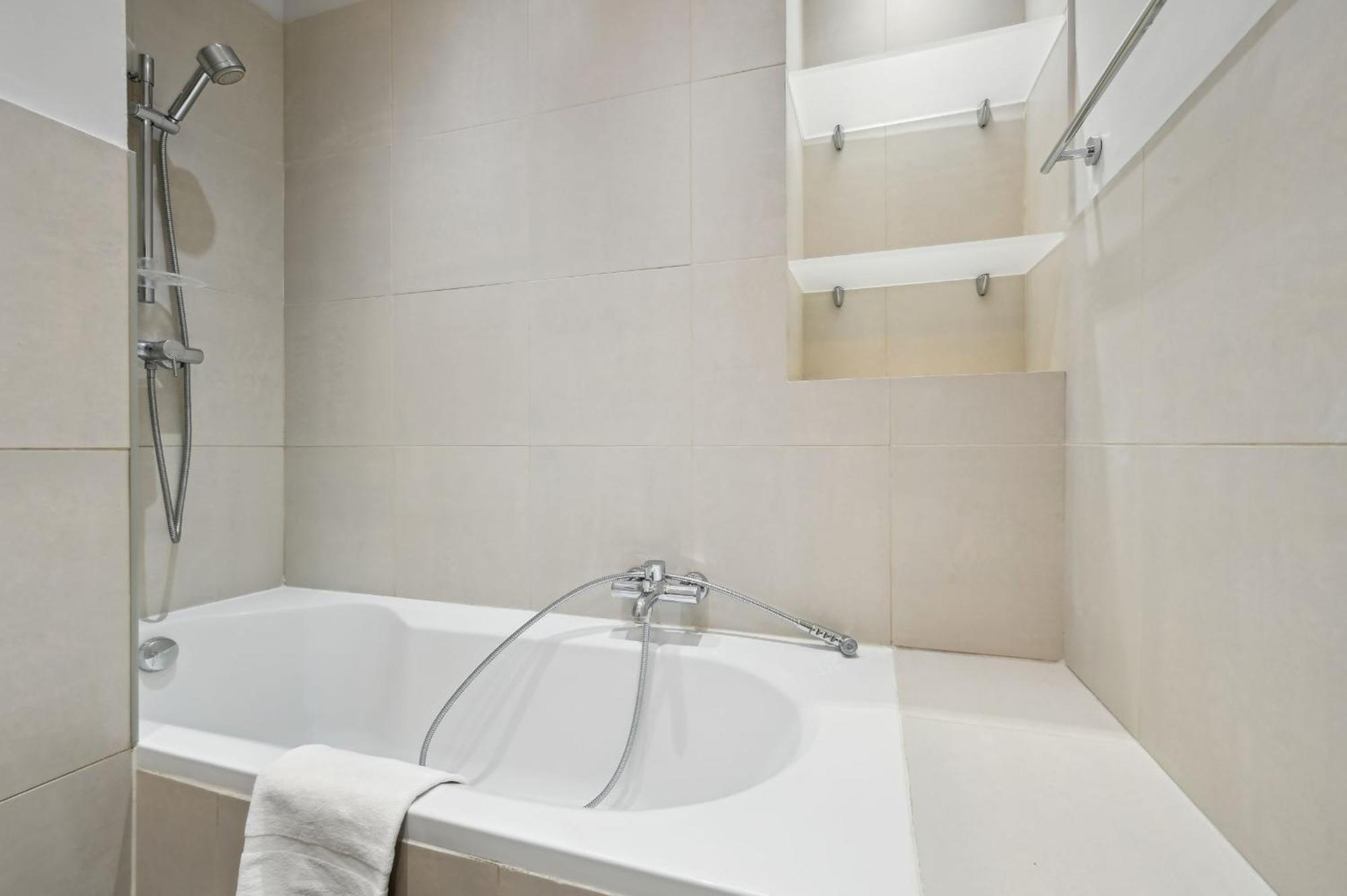 Champs-Elysees & Arc De Triomphe - Cityapartmentstay Parigi Esterno foto