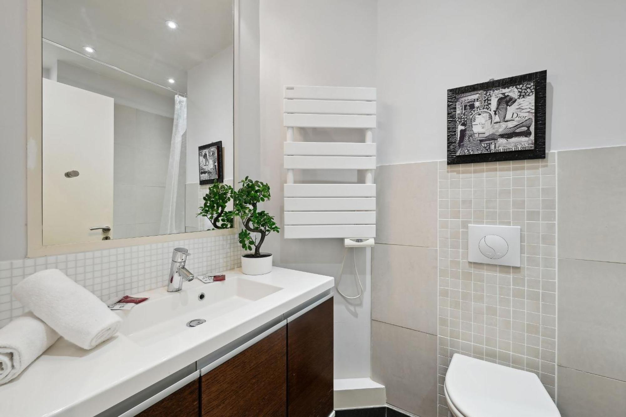 Champs-Elysees & Arc De Triomphe - Cityapartmentstay Parigi Esterno foto